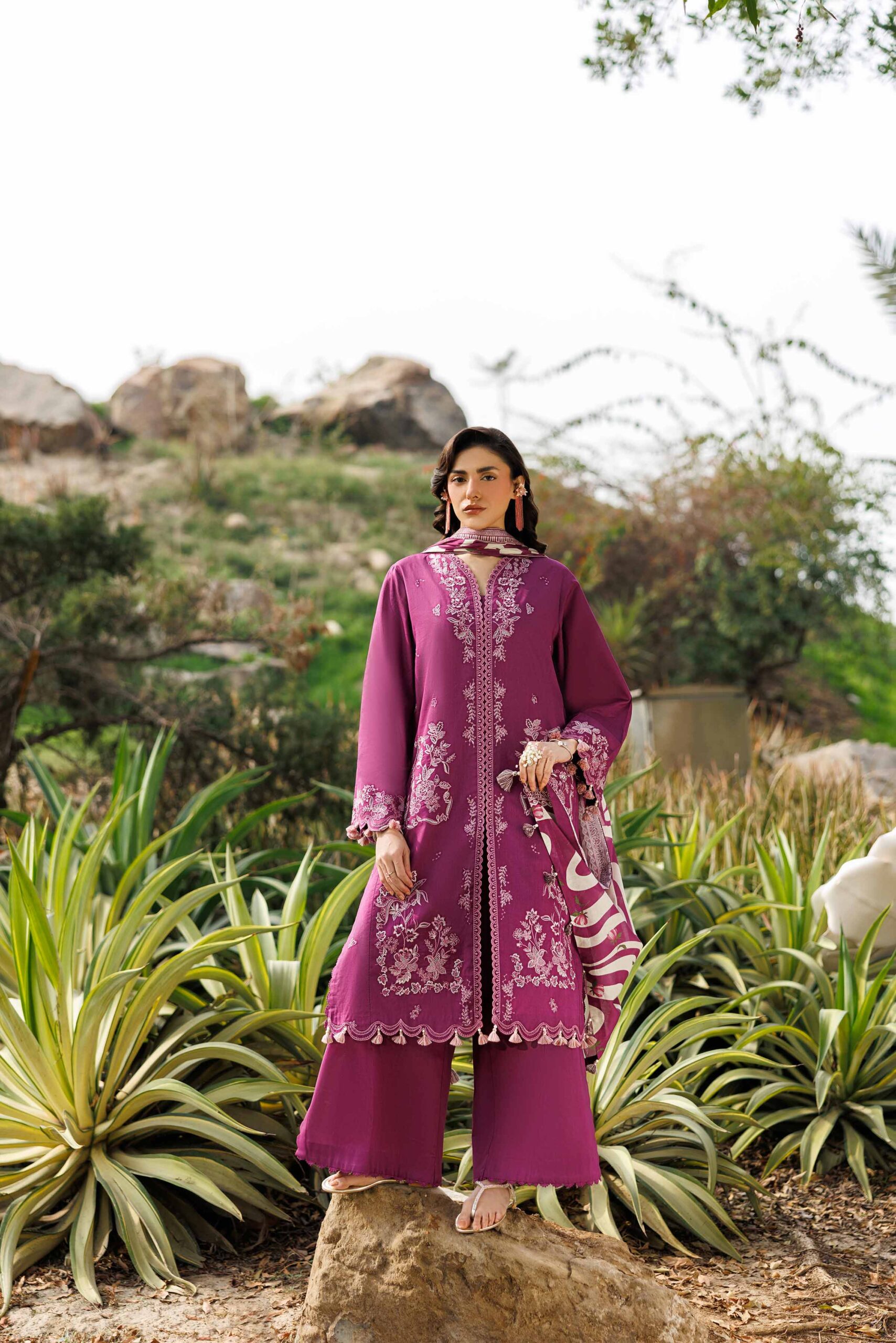 3 Piece - Printed Embroidered Suit - 42601534 - Image 4